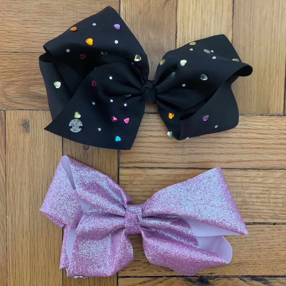 Jojo Siwa bows
